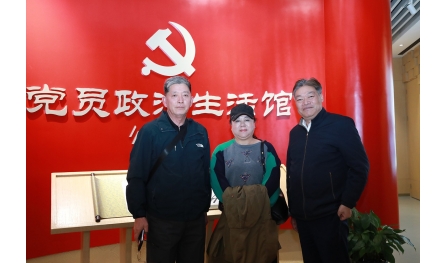 “?？招l(wèi)士”王偉妻子阮國(guó)琴參觀(guān)安惠園，感受靈芝文化魅力